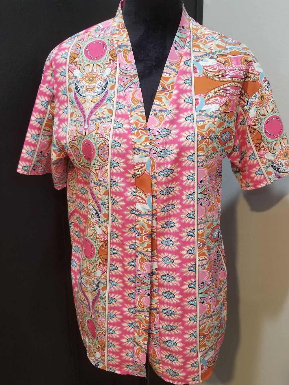 Vibrant Pink Paisley Short Kimono Top